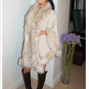 Elegant faux fur Poncho / cape